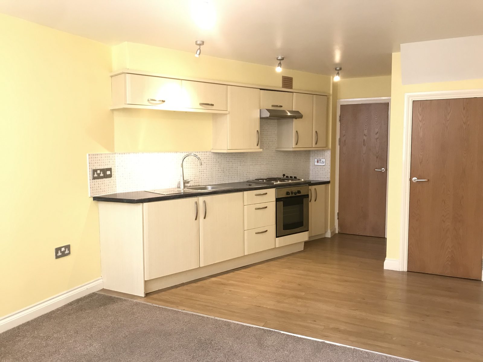 Photo 3 of Flat 2a, 237 Albert Road, Plymouth