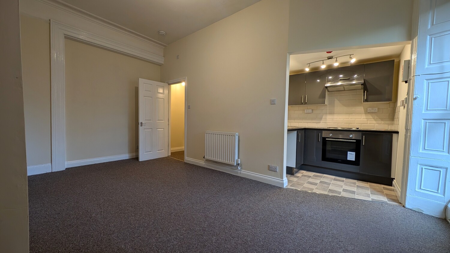 Photo 2 of Flat 3, Exmouth Road, Plymouth