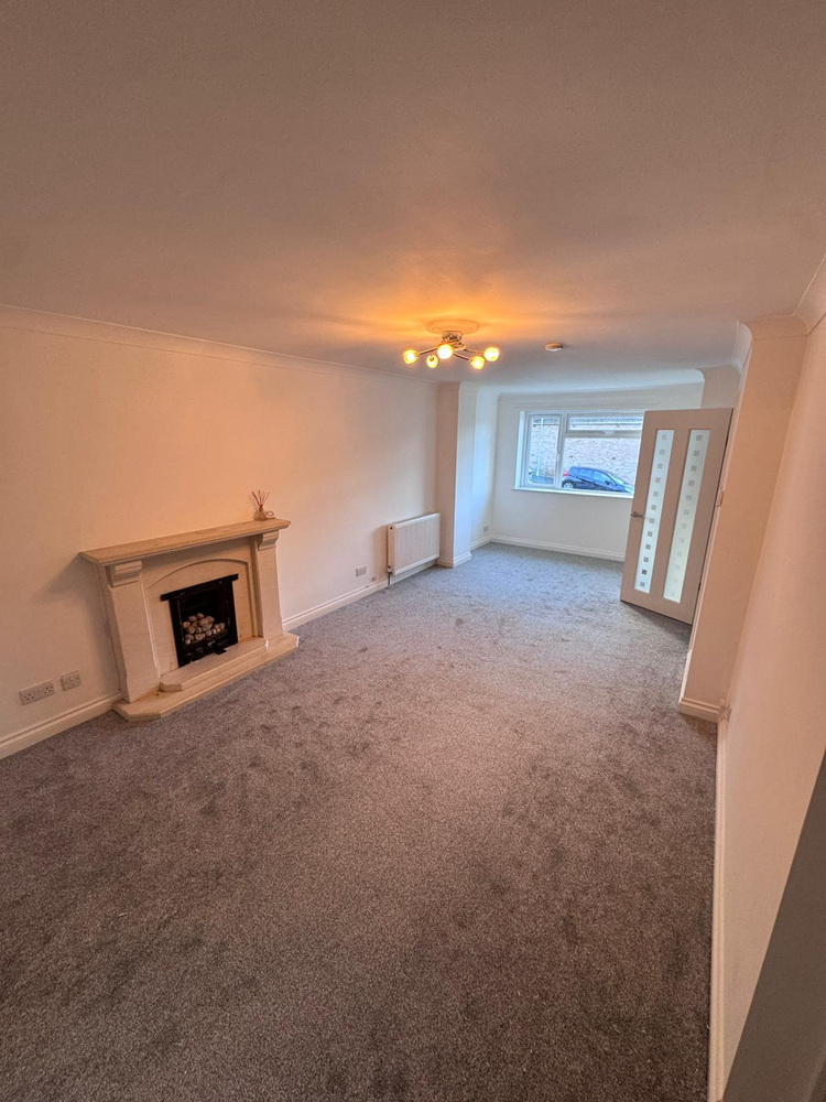 Photo 3 of 41 Dynevor Close, Plymouth